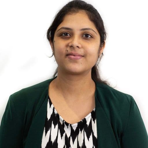 Headshot of Akhila Chitiprolu